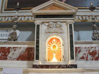 L�ara � dedicata a Suor Elia di San Clemente, carmelitana scalza, le cui reliquie son conservate in un particolare piccolo ossario metallico trasparente decorato con dei raggi dorati